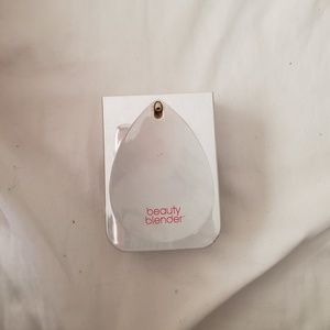 Beauty blender foundation